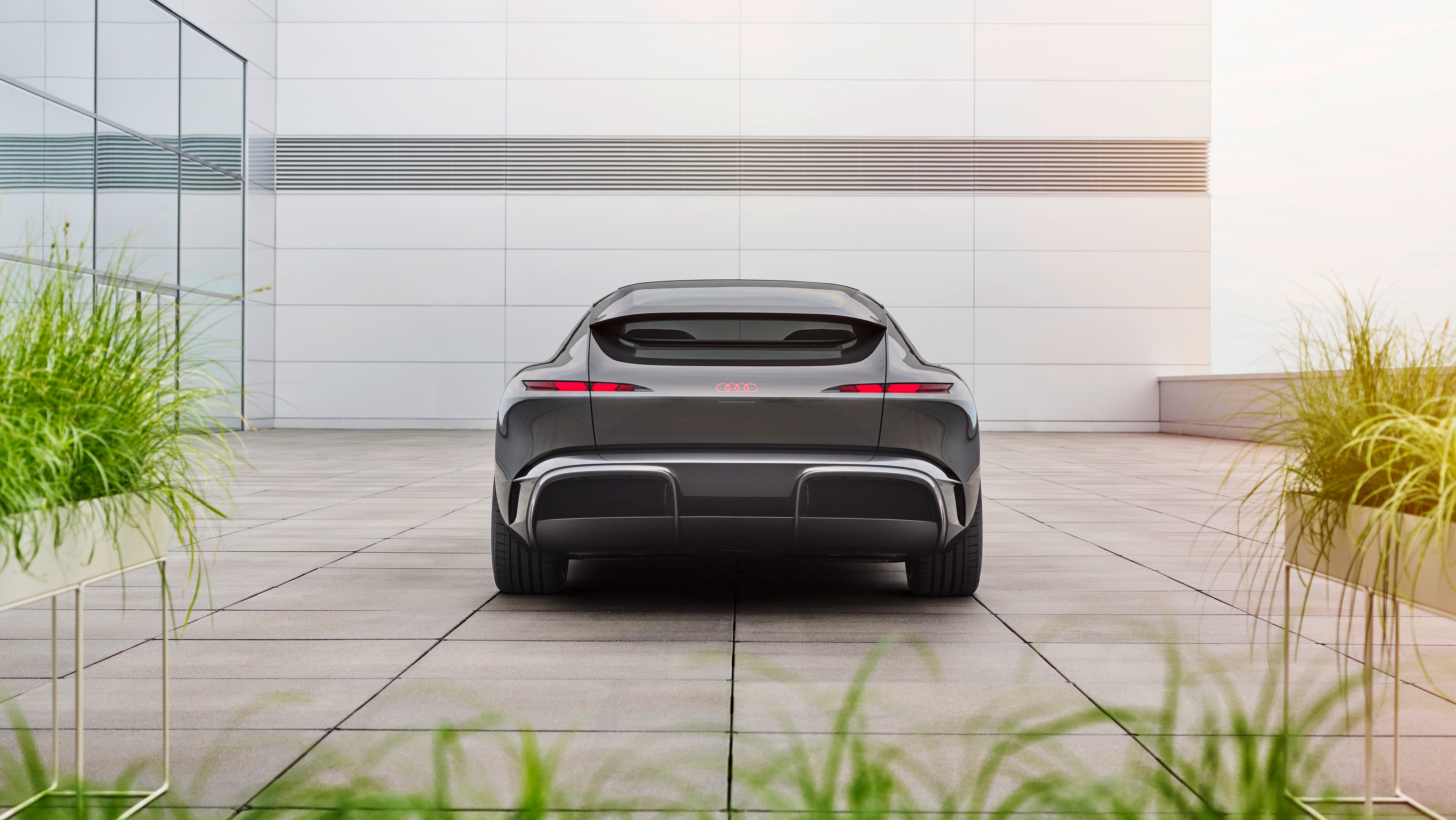 Audi grandsphere concept Static photo,
Colour: Stage Light