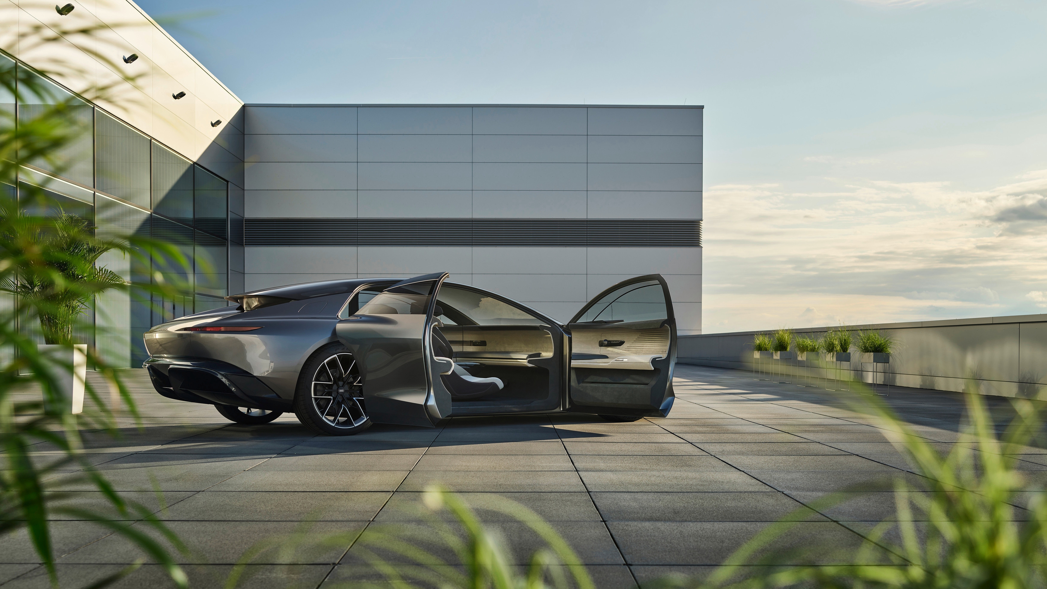 Audi grandsphere concept Static photo,
Colour: Stage Light